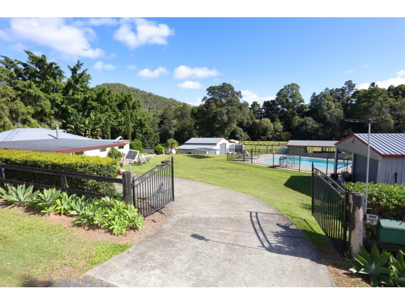 16 Barcoo Court, Clagiraba QLD 4211