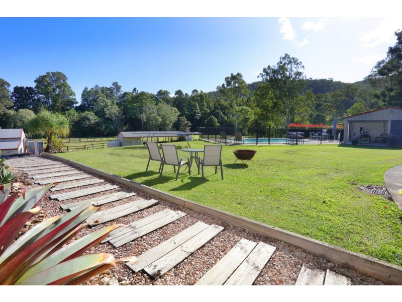 16 Barcoo Court, Clagiraba QLD 4211