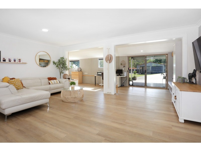 16 Barcoo Court, Clagiraba QLD 4211