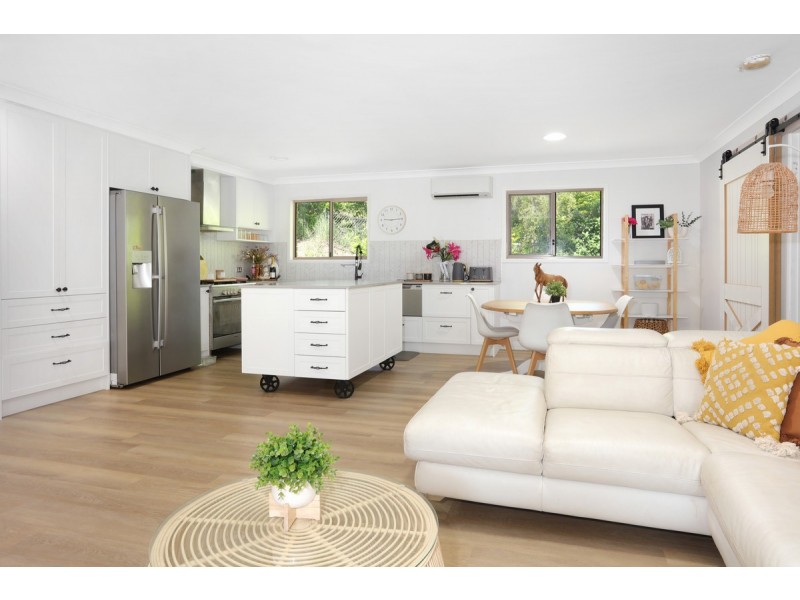16 Barcoo Court, Clagiraba QLD 4211