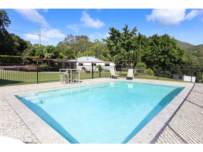 16 Barcoo Court, Clagiraba QLD 4211