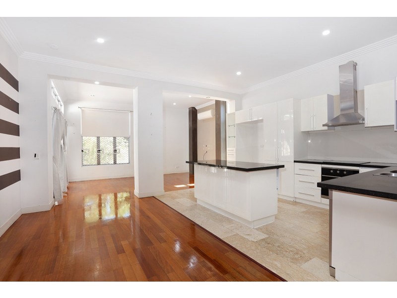 316 Bayview Street, Hollywell QLD 4216