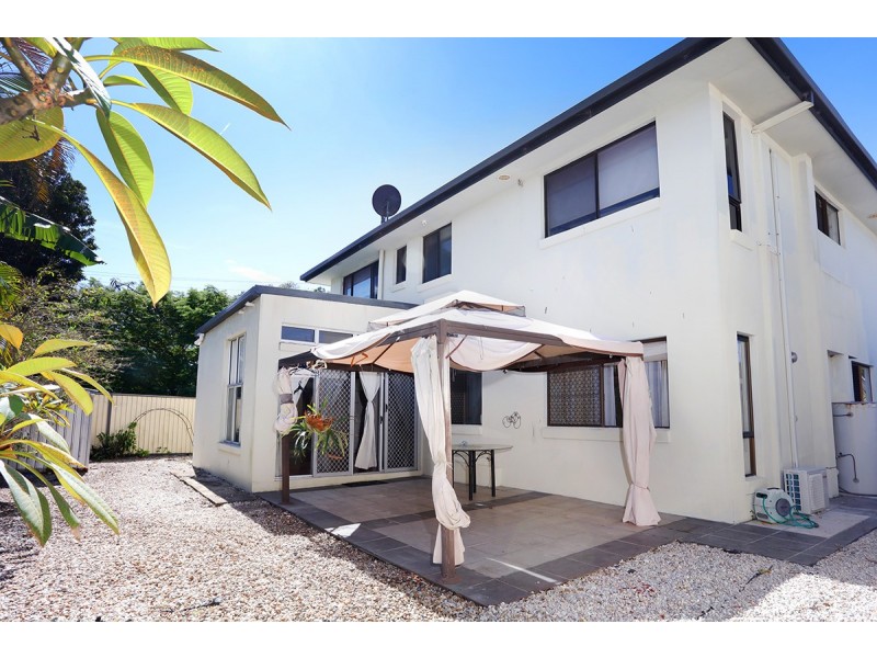 316 Bayview Street, Hollywell QLD 4216