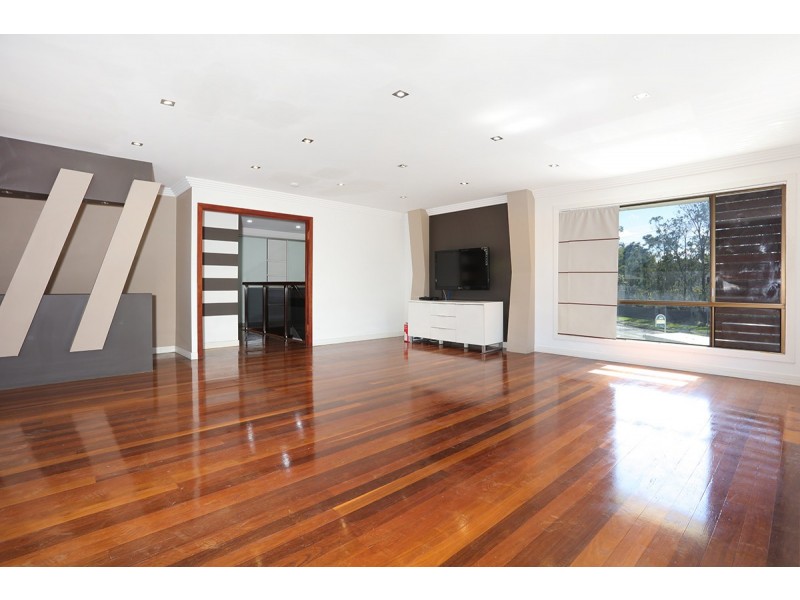 316 Bayview Street, Hollywell QLD 4216