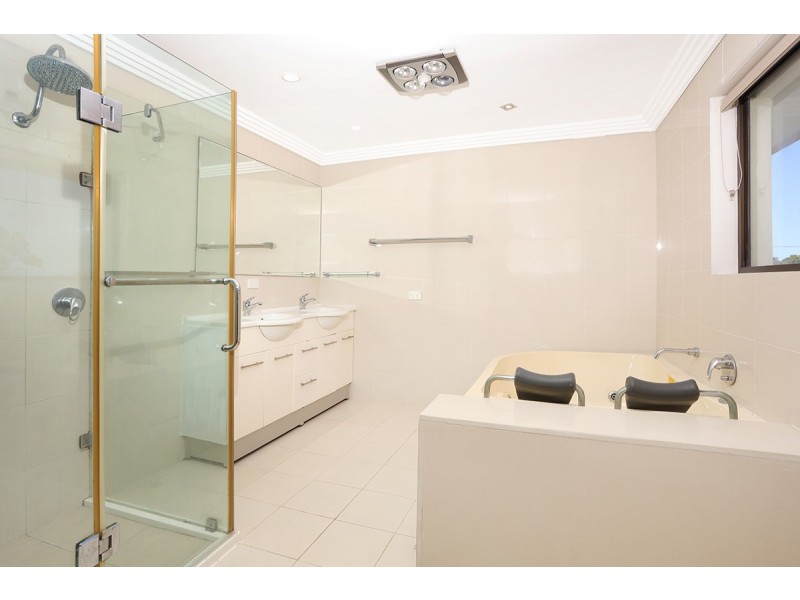 316 Bayview Street, Hollywell QLD 4216