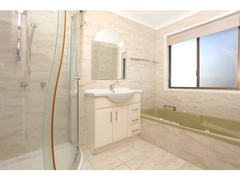 316 Bayview Street, Hollywell QLD 4216