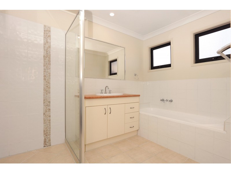 1/25 Riverwood Drive, Ashmore QLD 4214