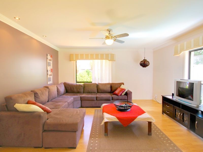 123 Armstrong Way, Highland Park QLD 4211
