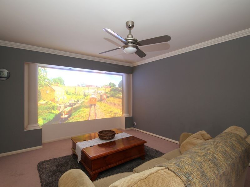 123 Armstrong Way, Highland Park QLD 4211