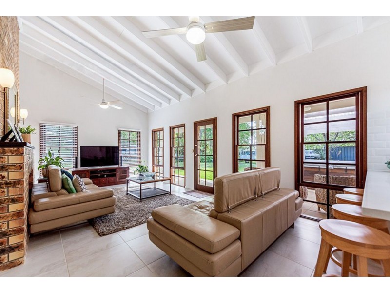 1/4 Cromwell Court, Tallai QLD 4213