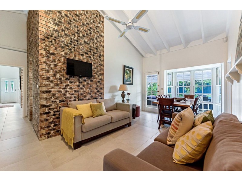 1/4 Cromwell Court, Tallai QLD 4213