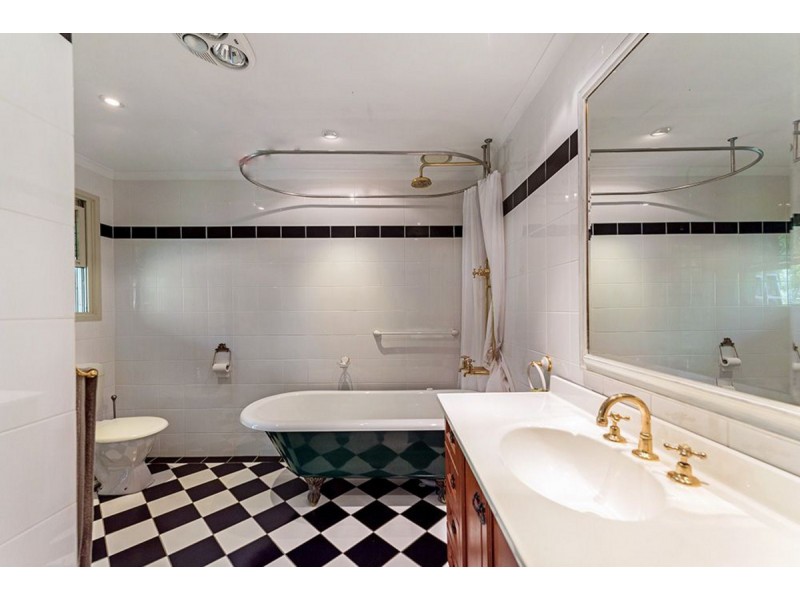 1/4 Cromwell Court, Tallai QLD 4213