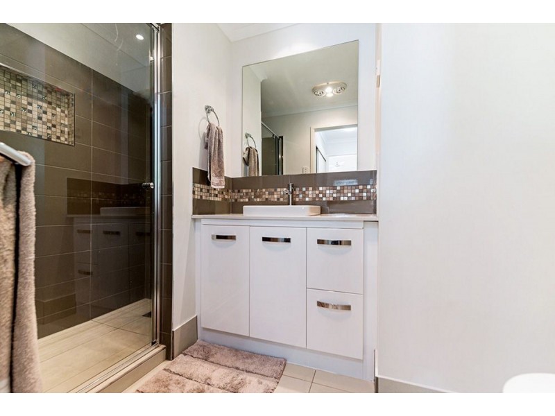 1/4 Cromwell Court, Tallai QLD 4213