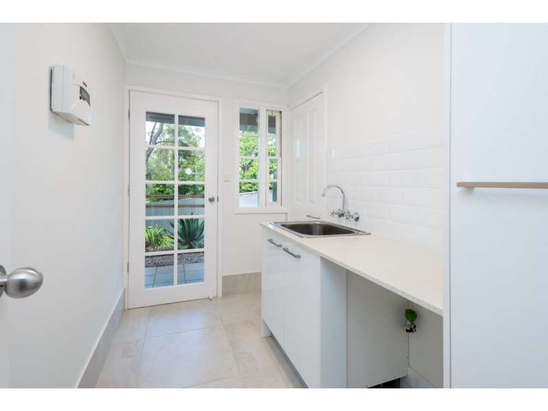 1/4 Cromwell Court, Tallai QLD 4213