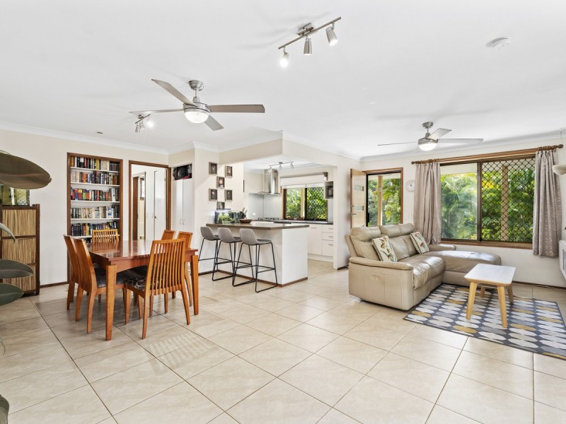9 Buring Court, Highland Park QLD 4211