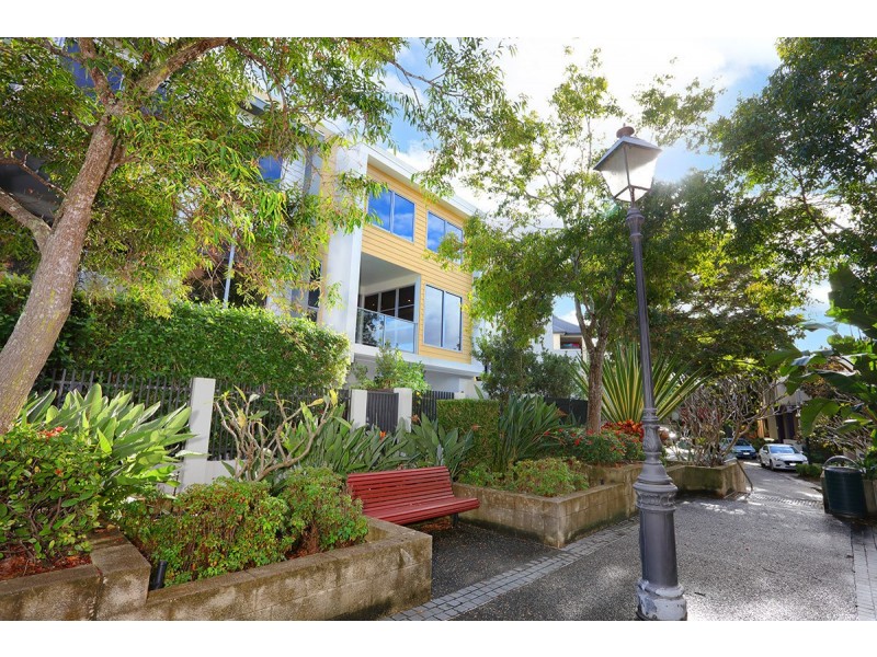 49/2 Town Centre Close, Carrara QLD 4211