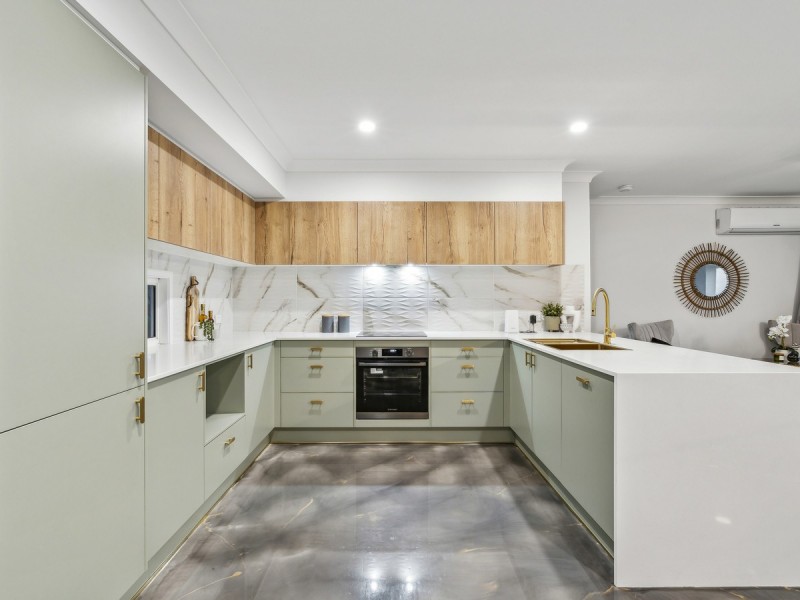 6 Galleria Court, Highland Park QLD 4211