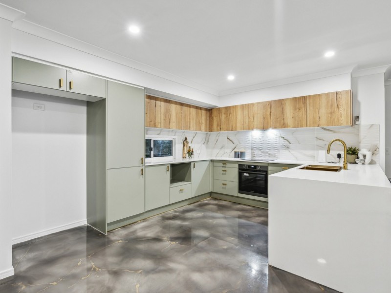 6 Galleria Court, Highland Park QLD 4211