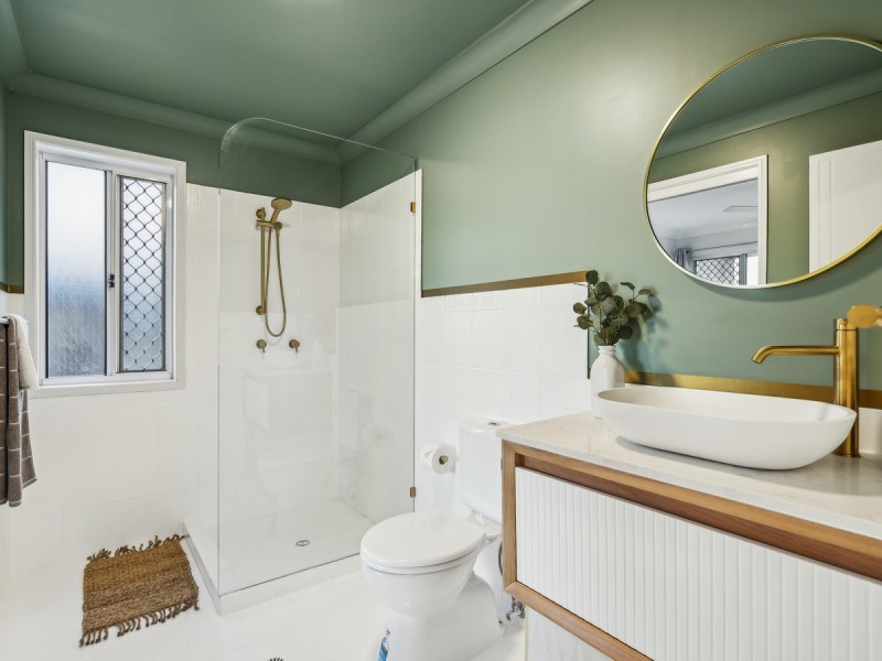 6 Galleria Court, Highland Park QLD 4211