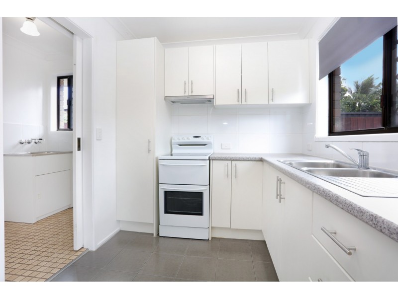 2/17 Shillito Street, Southport QLD 4215