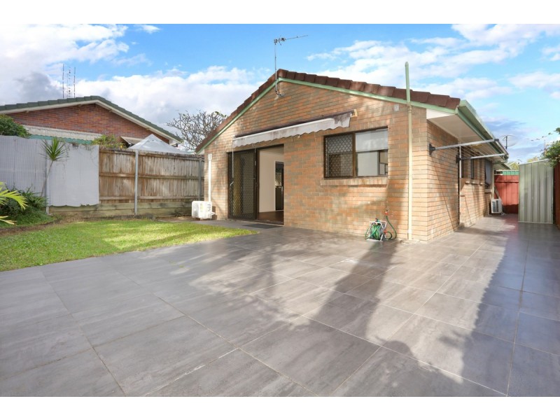 2/17 Shillito Street, Southport QLD 4215