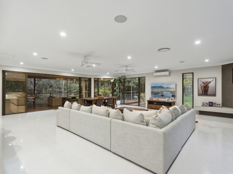 22 Winderadeen Drive, Highland Park QLD 4211