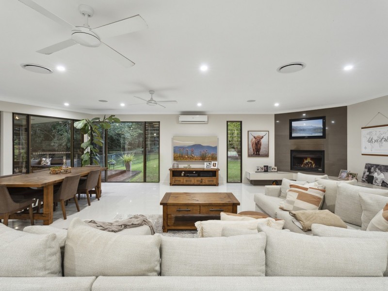 22 Winderadeen Drive, Highland Park QLD 4211