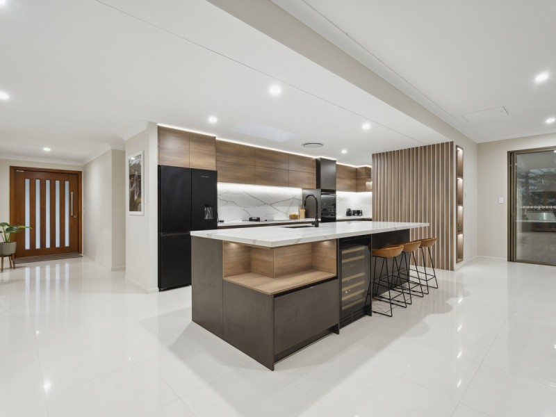 22 Winderadeen Drive, Highland Park QLD 4211