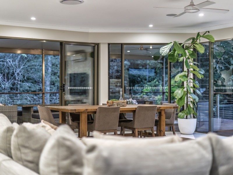 22 Winderadeen Drive, Highland Park QLD 4211