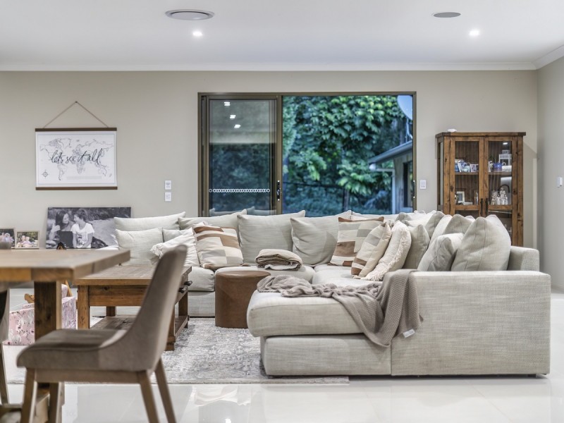 22 Winderadeen Drive, Highland Park QLD 4211