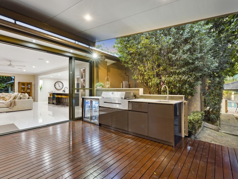 22 Winderadeen Drive, Highland Park QLD 4211