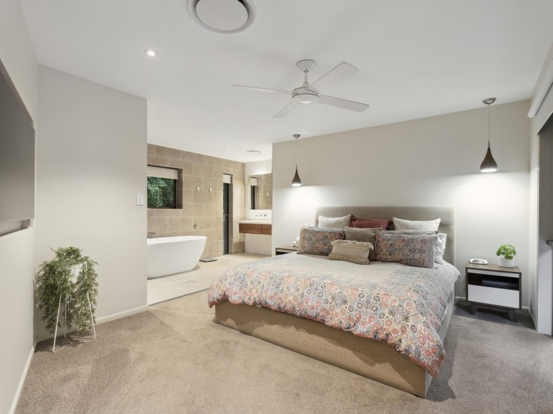 22 Winderadeen Drive, Highland Park QLD 4211