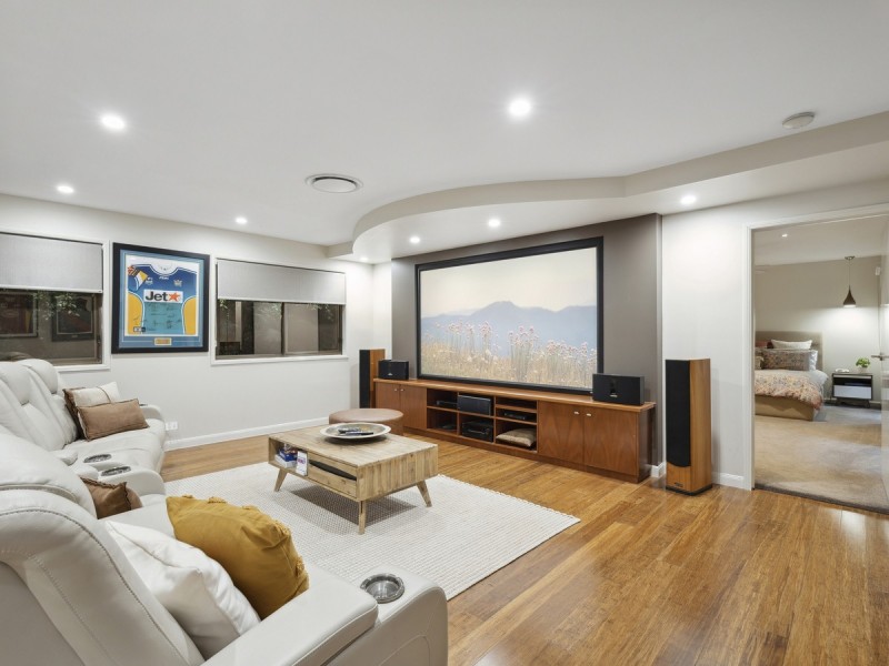 22 Winderadeen Drive, Highland Park QLD 4211