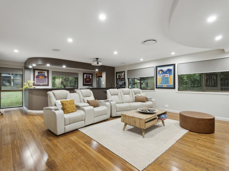 22 Winderadeen Drive, Highland Park QLD 4211