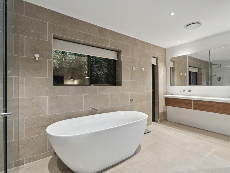 22 Winderadeen Drive, Highland Park QLD 4211