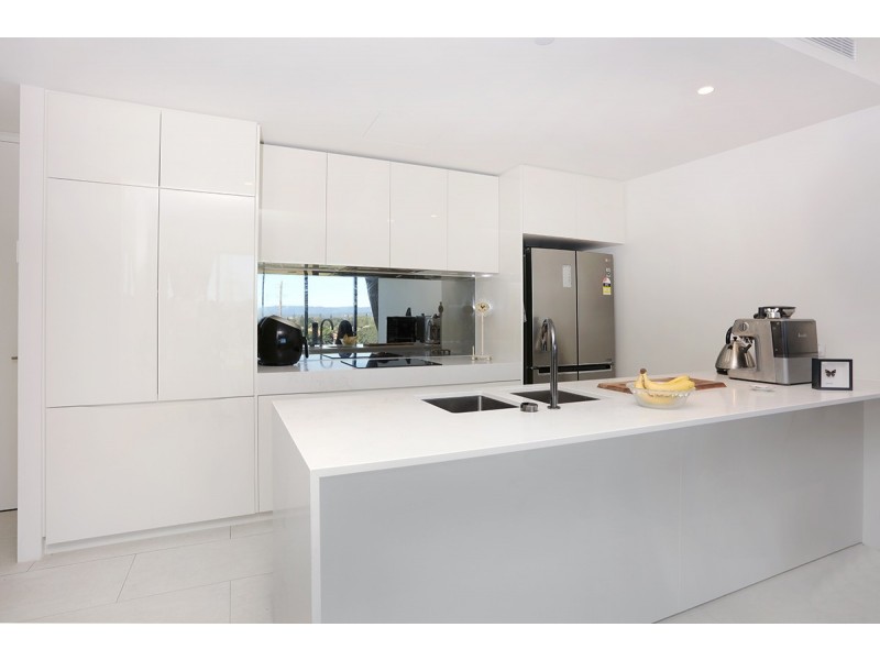 3403/24 The Lanes Boulevard, Mermaid Waters QLD 4218