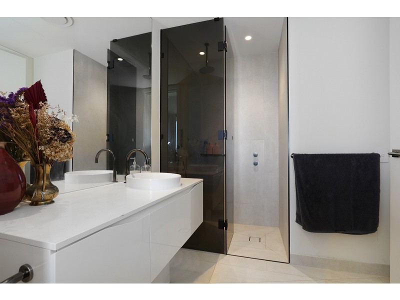 3403/24 The Lanes Boulevard, Mermaid Waters QLD 4218