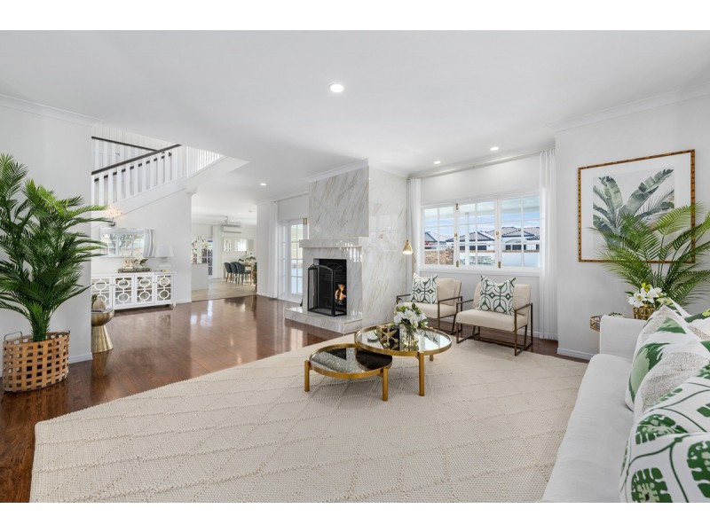 8 Renate Way, Benowa Waters QLD 4217