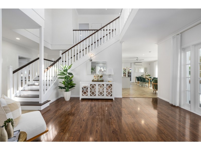 8 Renate Way, Benowa Waters QLD 4217