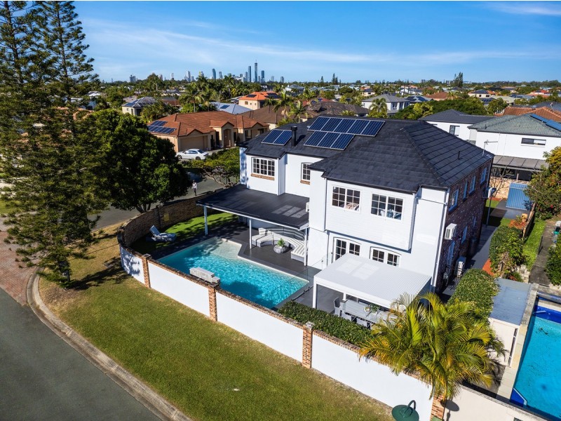 8 Renate Way, Benowa Waters QLD 4217