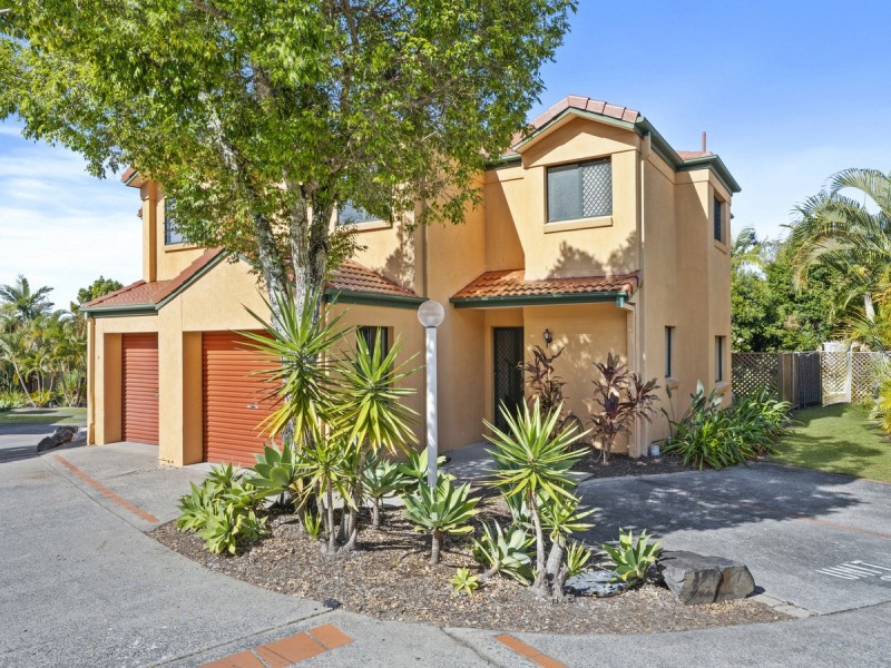 2/120 Highfield Drive, Merrimac QLD 4226