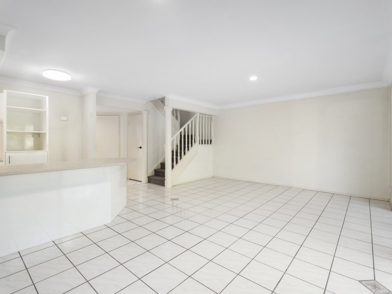 2/120 Highfield Drive, Merrimac QLD 4226
