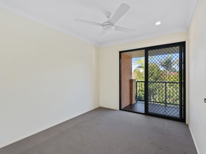 2/120 Highfield Drive, Merrimac QLD 4226