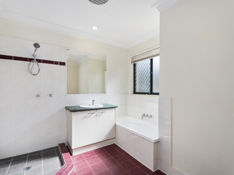 2/120 Highfield Drive, Merrimac QLD 4226