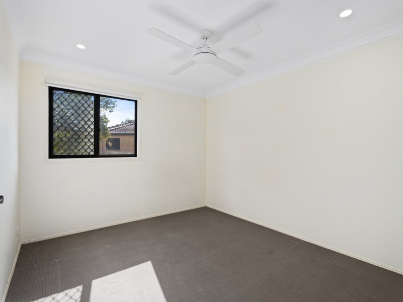 2/120 Highfield Drive, Merrimac QLD 4226