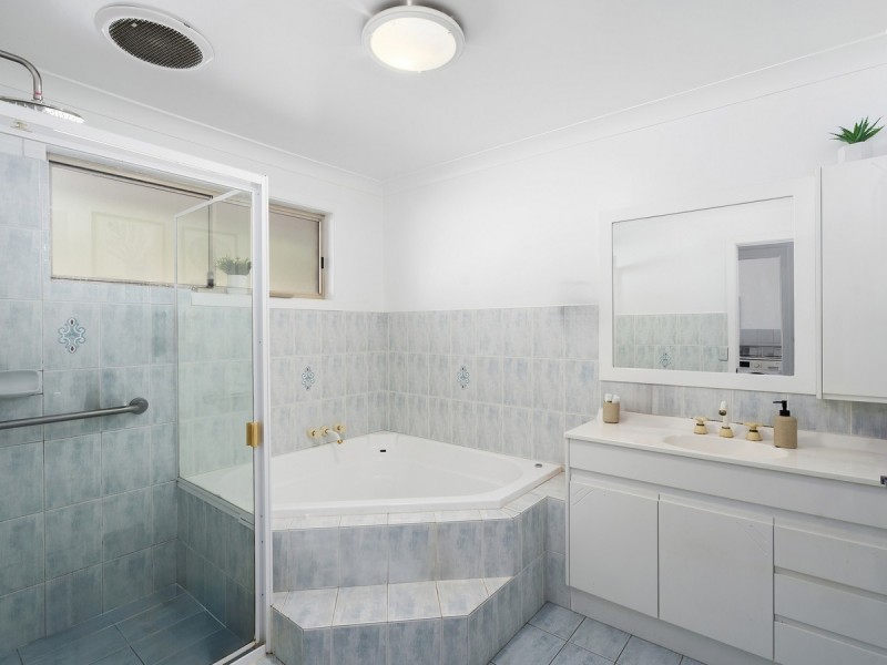 2/397-401 Hinkler Drive, Worongary QLD 4213