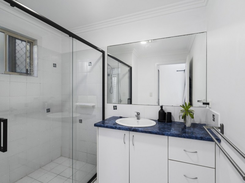 2/397-401 Hinkler Drive, Worongary QLD 4213