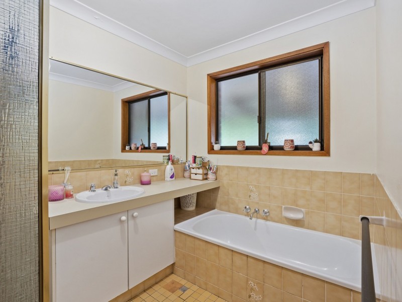 8 Lytham Court, Highland Park QLD 4211