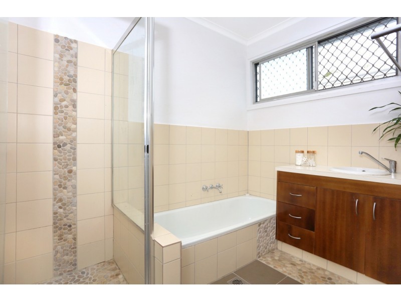 60 Benowa Road, Southport QLD 4215