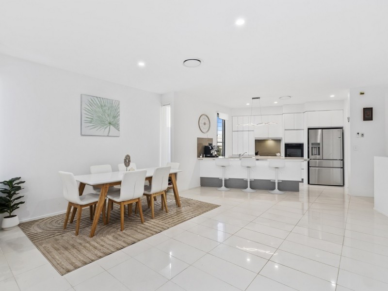 7/11 Cezaire Avenue, Varsity Lakes QLD 4227